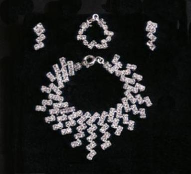 Tonner - Tyler Wentworth - Jewelry essentials - diamonds - Accessory